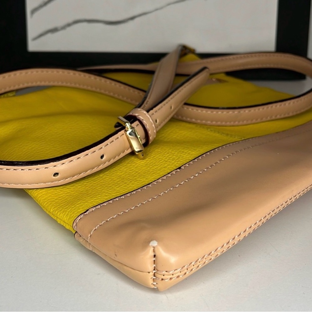 Isaac Mizrahi Sling Yellow Leather Women’s Bag - Picture 5 of 16